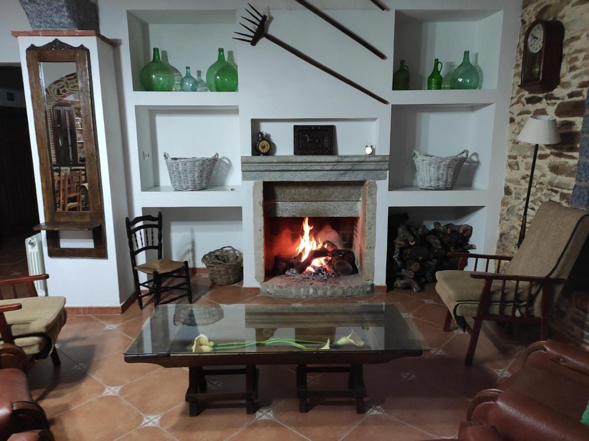 Casa Rural La Carriona Segura de León Екстериор снимка
