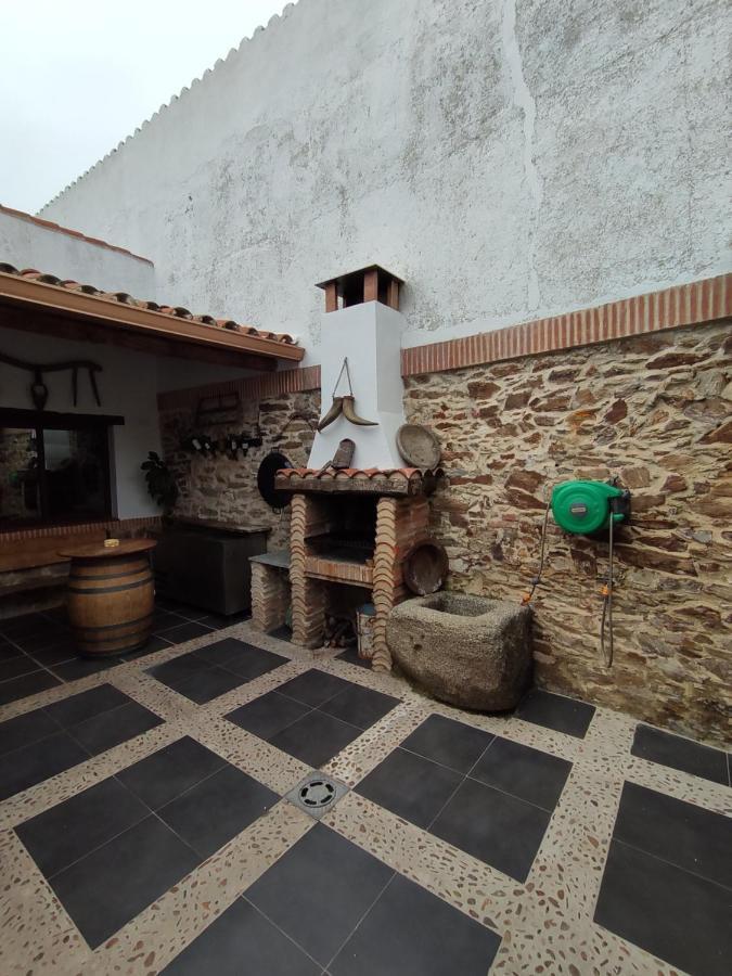 Casa Rural La Carriona Segura de León Екстериор снимка