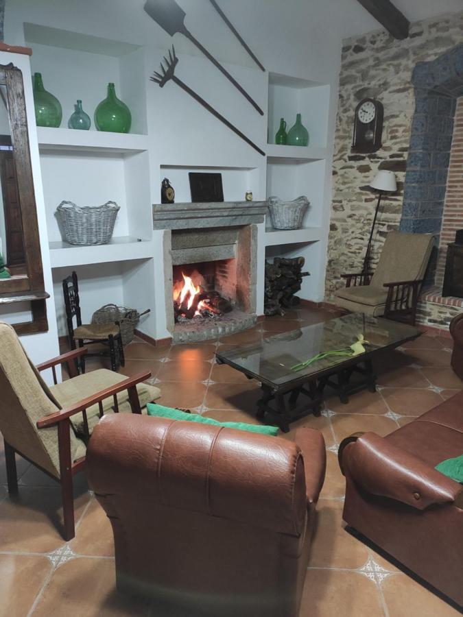 Casa Rural La Carriona Segura de León Екстериор снимка