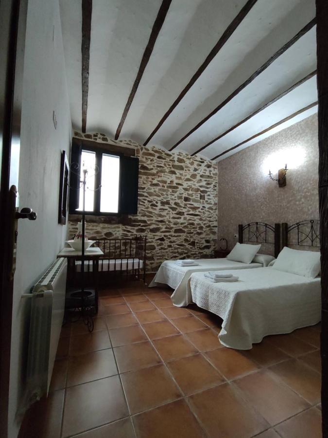 Casa Rural La Carriona Segura de León Екстериор снимка
