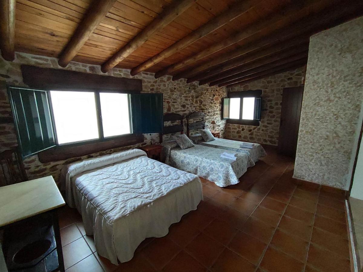 Casa Rural La Carriona Segura de León Екстериор снимка